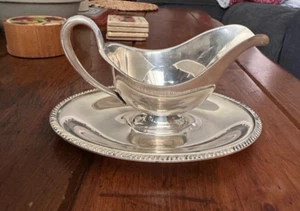 Vintage W M Rogers Avon Silver Plate Gravy Boat with Underplate attached 3613 - Bild 1 von 15