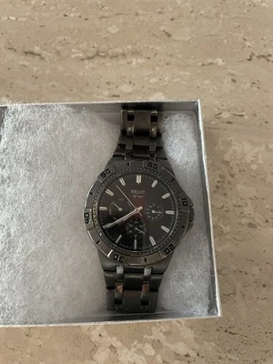 RELOJ RELIQUIA PARA HOMBRES DE FÓSIL ZR15514 TODO SS GUNMETAL/ROJO Día y Fecha BATERÍA NUEVA Foto 1 de 4