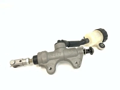 Оригинальный главный цилиндр заднего тормоза Yamaha 2006-2016 YZFR6 R6v R6r — работает! * - Изображение 1 из 4