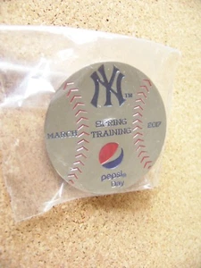 2017 Pepsi NY New York Yankees Spring Training pin Grapefruit League SGA - Picture 1 of 5