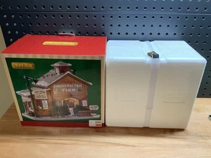 Lemax Village Collection HENRY’S CHRISTMAS TREE FARM Lighted House - Picture 1 of 16