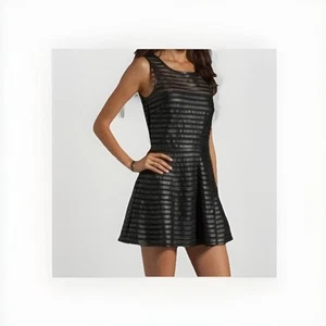 Vestido Parker KEY Mini Calce y Acampanado de Cuero Negro a Rayas para Mujer Mediano Sin Mangas - Imagen 1 de 14