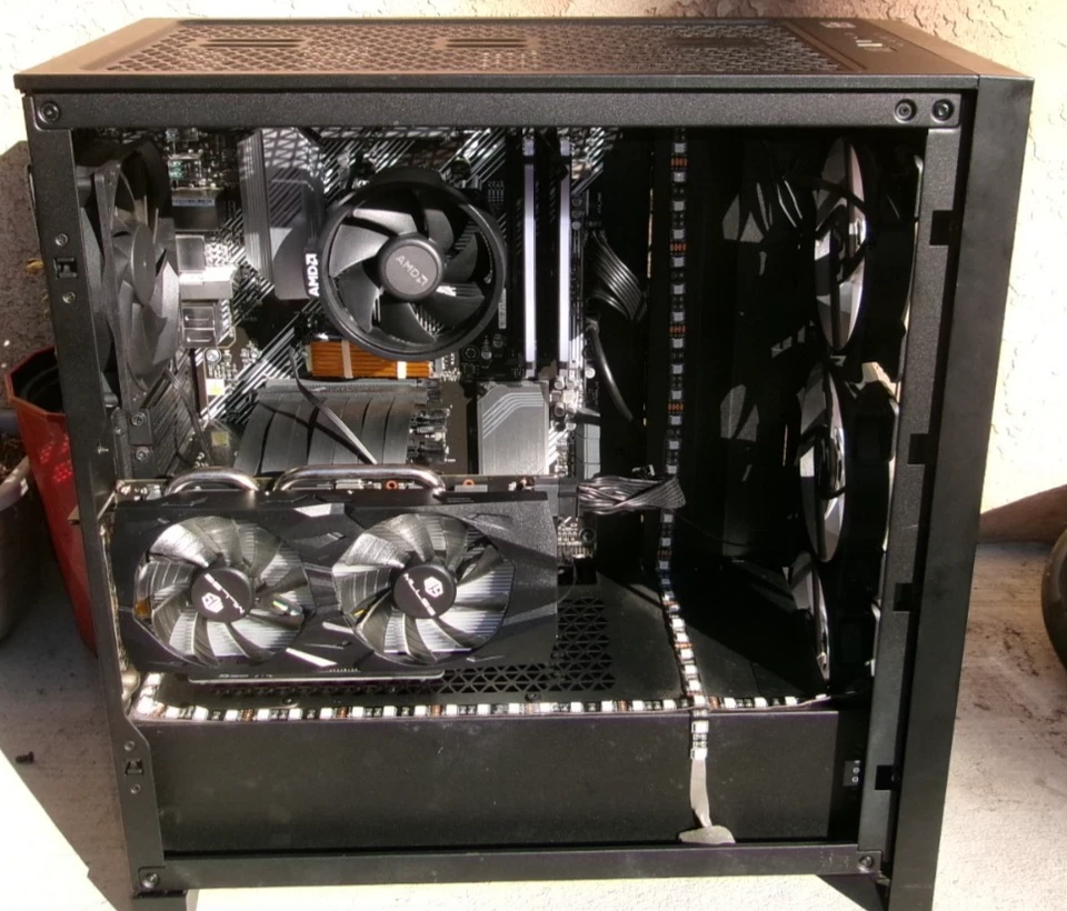 PC para juegos Custom Build B550 Ryzen 5700 CPU NVIDIA 2060 Super GB 16 GB RAM SSD etc. Foto 1 de 4