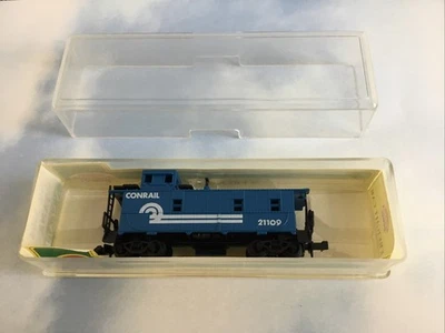 Model Power 3497  N scale Conrail  Blue Cupola Caboose 21109 with case EUC - Image 1 of 4