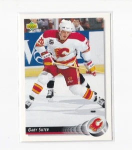 CARTA GARY SUTER 1992-93 MAZZO SUPERIORE HOCKEY CALGARY FIAMME - SPEDIZIONE GRATUITA - Foto 1 di 24
