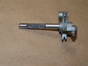 79 KAWASAKI KZ400 KZ 400 H1 CARB CARBURETOR LEFT THROTTLE SHAFT - Picture 1 of 5