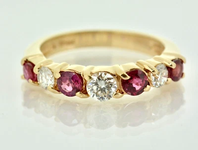 Lote de 7 anillos de boda redondos de oro amarillo de 14 k con rubí y diamantes de 1,23 quilates Foto 1 de 4