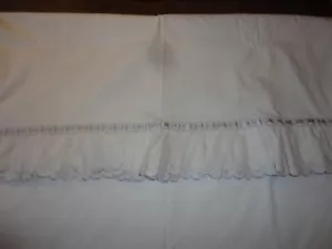 Lenzuolo piatto doppia taglia vintage anni 80 bianco percalle con bordo blu pallido su orlo increspato - Foto 1 di 3