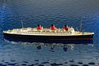 Queen Mary Azb gold Großbuchsta Hersteller Wiking 413a/2/1 ,1:1250 Schiffsmodell - Bild 1 von 4