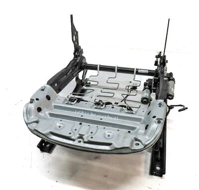 12-19 BMW 320i 328i 330i 335i (F30) седан / универсал - водительское сиденье трек с двигателями - Изображение 1 из 4