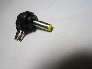 2 Pin Push On Universal Stecker Spitze mit 90 Grad Eckgröße 4mm x 1,7mm - Bild 1 von 2