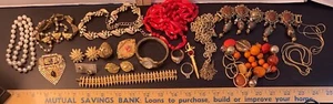 Vintage Modeschmuck Konvolut (Kutsche, Avon) - Bild 1 von 12
