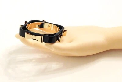 Brazalete Brazalete Lazo Acrílico Logo TED BAKER Tono Negro y Dorado Londres Foto 1 de 4