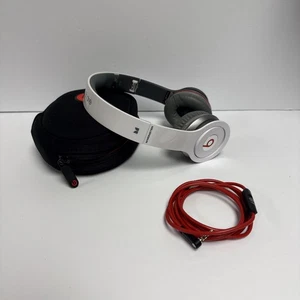 Auriculares Beats Solo HD Monster con cable blancos con estuche y cable, almohadillas nuevas - Imagen 1 de 8