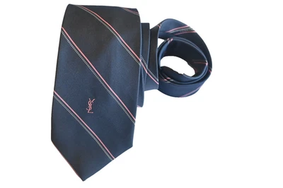 CORBATA HOMBRE YVES SAINT LAURENT AZUL MARINO/RAYAS Ancho: 3" Largo: 54" POLIÉSTER Foto 1 de 3