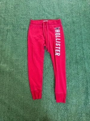 Lindos pantalones deportivos Hollister para mujer con logotipo rojo cómodos pequeños deletreados Foto 1 de 4
