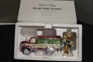 DEPT 56 - Snow Village - CONSEGNA NOTIZIE VILLAGGIO - NUOVO CON SCATOLA - Set di 2 - #54593 - Foto 1 di 3
