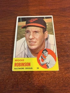 Brooks Robinson 1963 Topps #345 Salón de la fama. En muy buen estado - Imagen 1 de 2