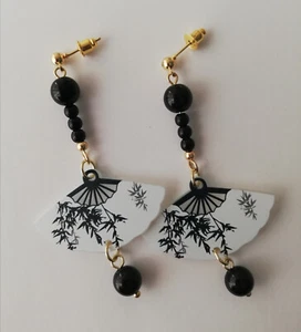 Drop / Dangle Earrings - Oriental Black & White Bamboo Style Fan - Gold Plated - Picture 1 of 7