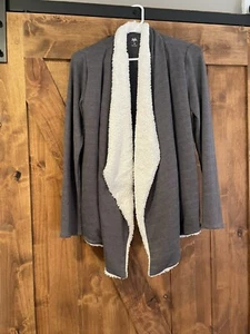Girls size 16 Justice shrug - Picture 1 of 3