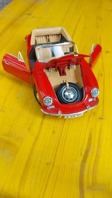 Burago PORSCHE 956 1961 rossa - Made in Italy - 1:18 Ottime Condizioni - Immagine 1 di 4