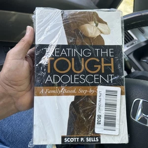 Treating the Tough Adolescent: A - Paperback, by Scott P. Sells - New - Foto 1 di 8