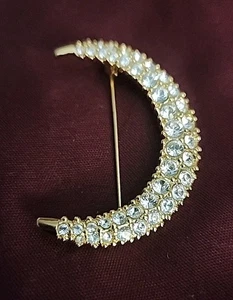 Spilla Swarovski Mezzaluna Cigno Firmata Pavè Cristalli Strass Tono Oro - Foto 1 di 3