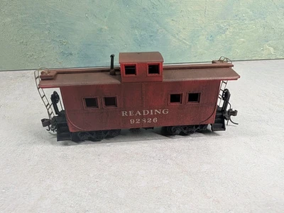 USED Roundhouse HO Scale Caboose Reading #92826 Weathered Read Description - Image 1 of 4