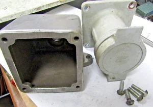 ✌️CROUSE HINDS AR631 60 AMP 3 WIRE 3 PHASE 600VAC RECEPTACLE WITH BACK BOX - Picture 1 of 6