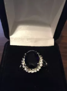 "Majestic Princess"" Anello Silvertone di AVON ~ Taglia 11 ~ Pietra Blu ~ Nuovo con etichette - Foto 1 di 1