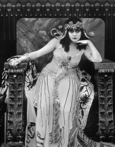 IMAGEN FOTOGRÁFICA BRILLANTE THEDA BARA 8X10 #4 - Imagen 1 de 1