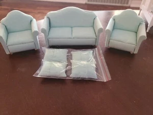 Juego de sofá, sillas, almohadas azul claro para sala de estar muebles de madera para casa de muñecas - Imagen 1 de 7