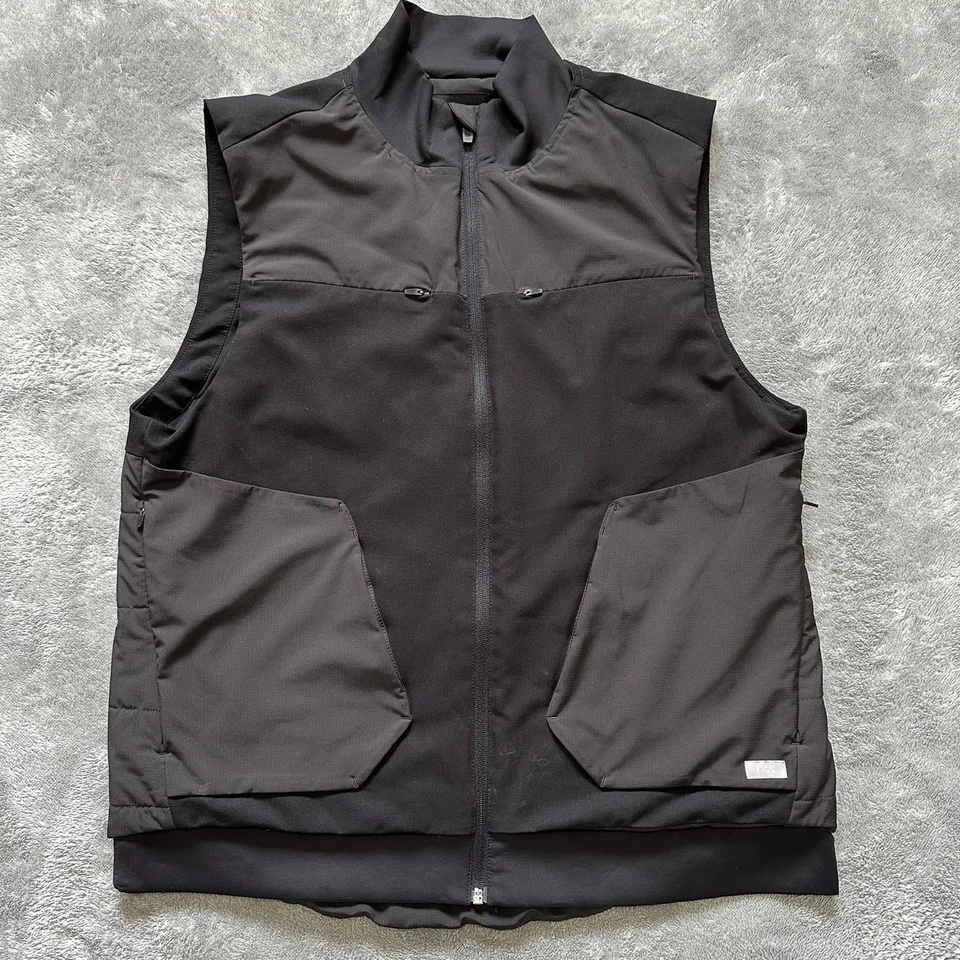 Colete masculino FIGS L preto isolado zíper completo utilitário acolchoado bolso médico - Imagem 1 de 4