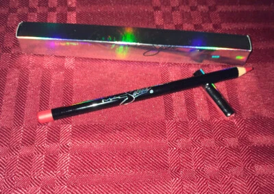 MAC Selena La Reina Lip Liner U PICK 1 SELENAVILLE ENTRE A MI MUNDO NEW - Image 1 of 4