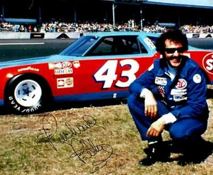 Richard Petty NASCAR Racing The King Signed 8x10 Photo - Picture 1 of 1
