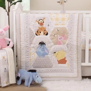 Disney Winnie Puuh Umarmungen und Waben grau, weiß und hellbraun Patchwork mit... - Bild 1 von 15