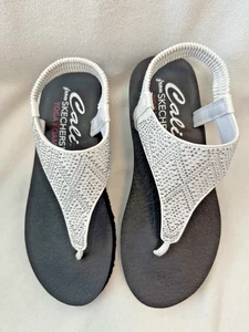 SKECHERS CALI - WOMEN'S 7, MEDITATION COOL ECLIPSE YOGA FOAM - WHITE - PRE-OWNED - Picture 1 of 6