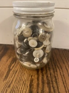 Huge Collection Of Antique and Vintage Buttons Lot, In Pint Jar - Picture 1 of 8
