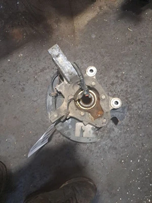 Eje delantero/nudillo Lh del lado del conductor 2011 Caravan Sku#4056694 Foto 1 de 4