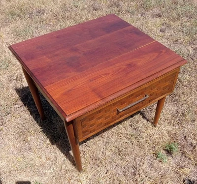 Mid Century Lane Walnut End Table / Side Table   (ET798) - Image 1 of 4