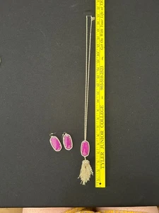 Kendra Scott Halskette Gold Magenta/Maroon Stein Rayne Quaste mit Ohrringen - Bild 1 von 5