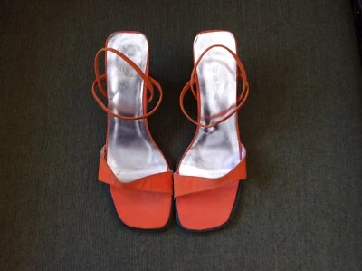 Nuevos tacones Bebe fuera de caja talla 7 Foto 1 de 3