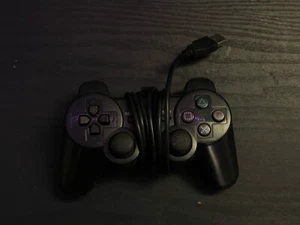 Schwarzer USB Videospiel Controller für Sony PS3 Playstation 3 und PC - Bild 1 von 2