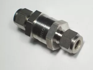1- Swagelok Stainless Steel Poppet 6000 psi Check Valve, 3/8" Tube, SS-CHS6-BU-1 - Picture 1 of 3