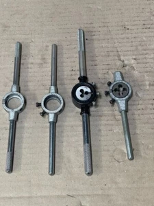 Lot de 4 porte filière taraudage Ø 25 mm + 2 filières M8 x 125 / M5 x 0,8 - Foto 1 di 2
