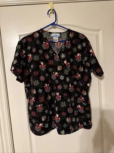 Christmas Scrub Top Women's Medium Santa Snowflakes Red Holiday Trees Crafts - Picture 1 of 1
