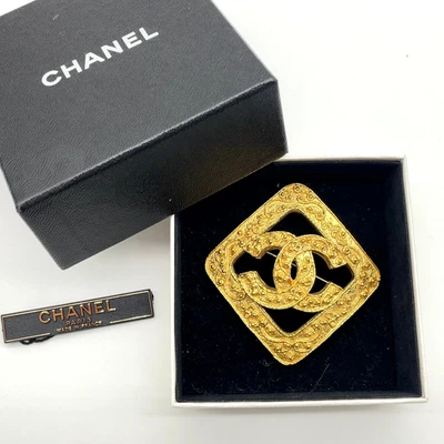 CHANEL 94P Vintage Coco Mark Carving GD Diamond 27.66g Brooch W/Box TF100032 - Image 1 of 4