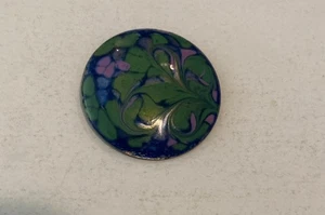 Spilla INGA CARLSON METALLO SMALTO ARTISTICO Spilla Verde Lavanda Blu 1 1/2” ROVERE - Foto 1 di 3
