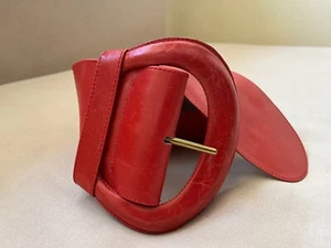 Donna Karan Cintura Vintage in Pelle Rossa con Fibbia Oversize in Pelle Rossa 1990 - Foto 1 di 5