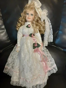 Vestido/sombrero con cordones muñeca Ashley Belle cabello largo rizado rubio 18" 97/18005 con soporte - Imagen 1 de 3